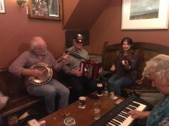 Traditional Irish pub and live music in Kenmare